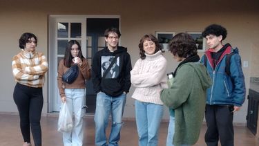 Estudiantes de cine ofrecen rifas para costear su tesis final en San Juan