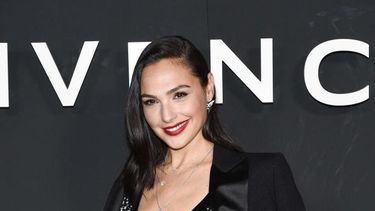 Mirá el outfit de Gal Gadot que podrás usar dentro y fuera de la oficina