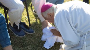 Semana Santa: Monseñor Lozano hizo el tradicional lavado de pies en el Penal de Chimbas