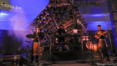 Trivu Folktrónica en una reciente presentación en el Museo de Bellas Artes Franklin Rawson (Crédito de foto: Mariangeles Gaviorno).