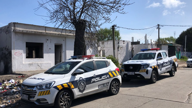 Revisó debajo de su cama y encontró a un hombre muerto: ¿quién era?