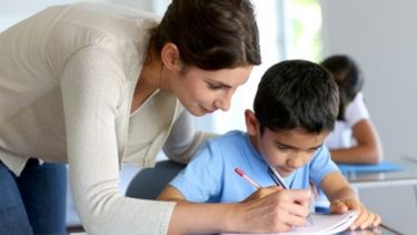 Una mamá sanjuanina desesperada en busca de una DAI para su hijo