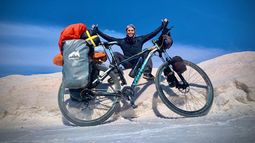 El sanjuanino que colgó la mochila de delivery para recorrer Sudamérica en bicicleta