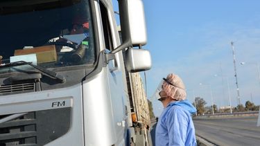 Cómo es el estricto protocolo que se continúa haciendo en los puestos de control de Sarmiento Cómo es el estricto protocolo que se continúa haciendo en los puestos de control de Sarmiento
