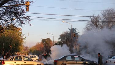 Empleados de la ex Rampa Remis se manifiestan en la puerta del Centro Cívico