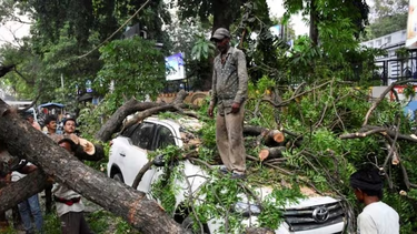 Feroz temporal en India: una tormenta eléctrica causó más de cien muertes y derrumbes masivos