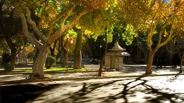 El sol de otoño se hará sentir recién al mediodía