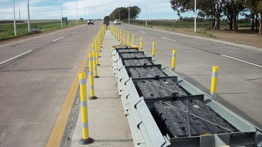 Colocan delineadores en Ruta 20 y hay tránsito reducido