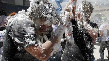 Para vender espuma para estos carnavales hay que contar con la respectiva habilitación.