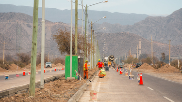 El avance de las obras que se realizan sobre la Avenida Ignacio de la Roza, en el camino hacia el Jardín de los Poetas.