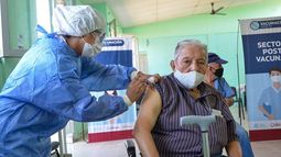 Inició la vacunación para trasplantados y se viene la de mayores de 70 en San Juan