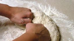 Piden a panaderos que pongan menos sal y más vida