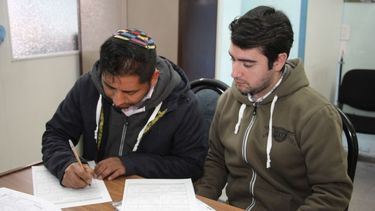 Yosef y Juan Pablo, dos chilenos que cruzaron la cordillera por amor