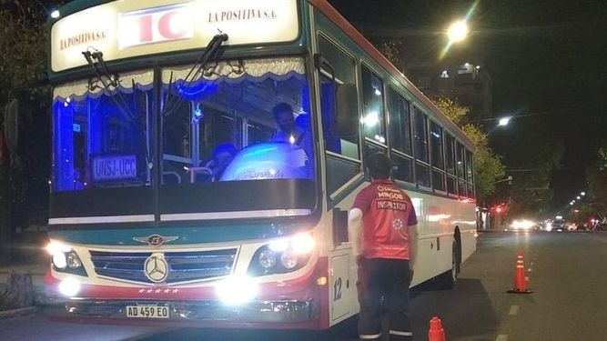 En pleno confinamiento, aseguran que el paro de colectivos es total en San Juan