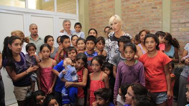 Ingrid, junto a los evacuados en Rawson