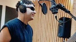 Kevin Villanueva, en el estudio de grabación. Kevin Villanueva, en el estudio de grabación.