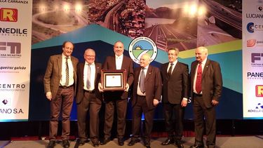 San Juan recibió el premio para la obra vial del año por la Ruta Interlagos