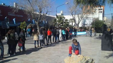 Día de la Punta Espalda: la gente hizo fila para probar y en una hora se terminó
