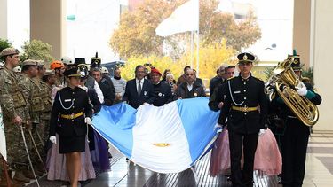 Un nuevo relevo de la Guardia de Honor de la Bandera Ciudadana