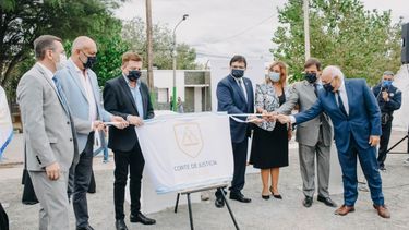 El 11 de febrero de 2022 se hizo la colocación de la piedra basal en el terreno donde se hará la Ciudad Judicial de Jáchal.&nbsp;