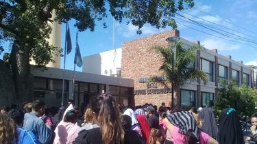 Vecinos de Rivadavia cortaron la Libertador pidiendo ayuda por los daños de las lluvias