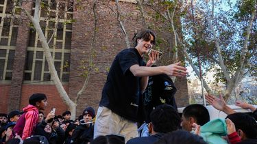 Decepción, robos y pocos regalos: lo que dejó la visita de un influencer nacional a San Juan