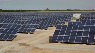 Dieron detalles de la primera fábrica de paneles solares