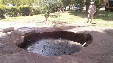 Rescate milagroso: cayó a una cámara séptica y lograron salvarlo