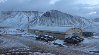 Veladero amaneció cubierto de nieve y dejó impactantes imágenes