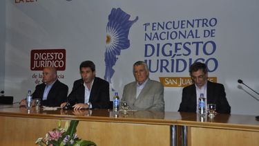 Gioja y Uñac cerraron el primer encuentro nacional de Digesto Jurídico