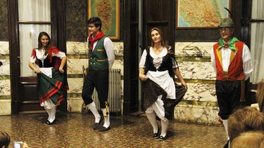 Los inmigrantes italianos festejaron su día a pura tarantela
