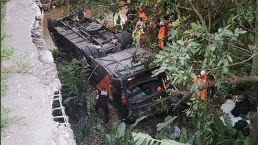 En Brasil: se cayó un ómnibus desde un puente y murieron tres jugadores y un técnico
