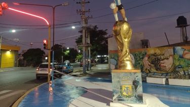 La Municipalidad de Rawson dejó a nuevo el monumento a Diego Armando Maradona.