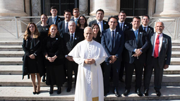 Legisladores de distintos partidos, entre ellos el sanjuanino Bruno Olivera, fueron recibidos por el Papa León XIV Legisladores de distintos partidos, entre ellos el sanjuanino Bruno Olivera, fueron recibidos por el Papa León XIV