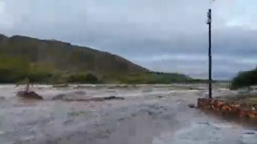Increíbles imágenes: así desbordó el río en Valle Fértil tras la intensa lluvia