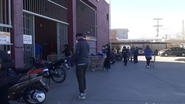 Ante el alerta por los contagios, los sanjuaninos copan los supermercados para abastecerse