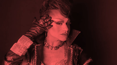 Egan Queen, la draga que nació por un chiste, se plantó en la escena y comparte una vida con Raúl