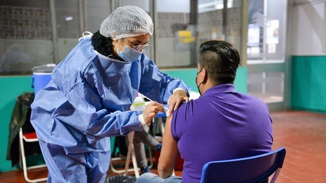 Salud Pública insiste en la importancia de colocarse de la vacuna de refuerzo contra el Covid-19