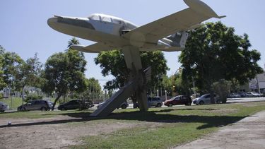 El avión de Plaza España, del desguace a la memoria