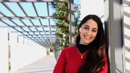 Luciana Voiro, la mujer detrás de la voz que enamora a los oyentes en San Juan