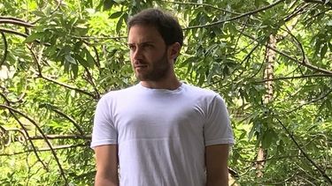 Héroe sanjuanino le salvó la vida a una mujer en pleno vuelo: aterrizaron de emergencia