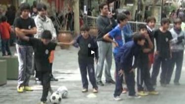 La peatonal, una cancha de fútbol