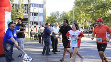 Una multitud corrió por la vida