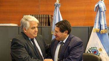 Firmaron un convenio para facilitar la transición de la escuela al mundo del trabajo