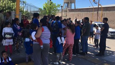 Sin copa de leche y aulas y baños sucios por falta de portero