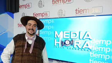 El animador de jineteadas Martín Guevara, en el estudio de streaming de Tiempo de San Juan.