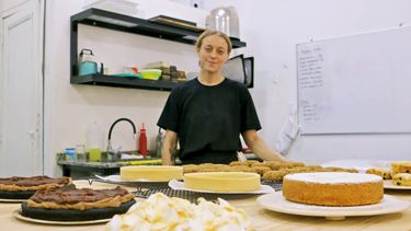 La pastelera vegana que arrancó en un monoambiente y hoy revoluciona San Juan con sus tortas