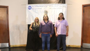 Entrega de los Micrófono de Oro: todo el glamour en la premiación en los looks de los periodistas