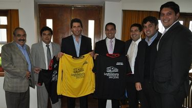 Entregaron indumentaria deportiva para abogados que jugarán torneo de fútbol