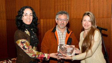 Instituciones y bibliotecas recibieron “Al Rescate del último Decidor”